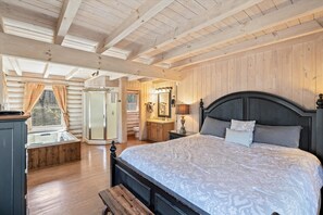 Shadyview Ridge #104 Master bedroom/jacuzzi/Shower - Climb in for a comfy nights rest in the king-size bed.