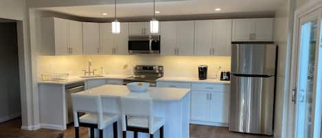 Modern Kitchen with quartz counters