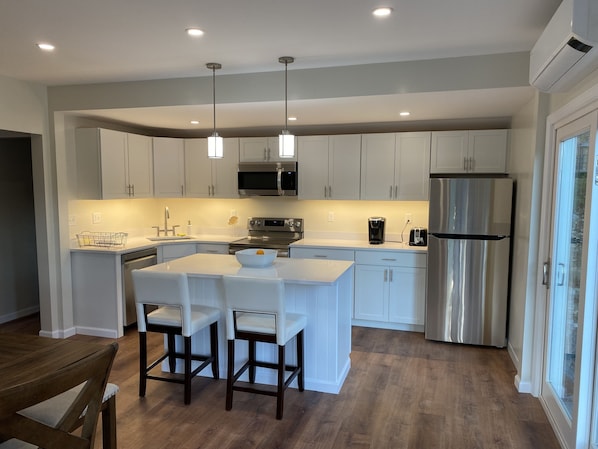 Modern Kitchen with quartz counters