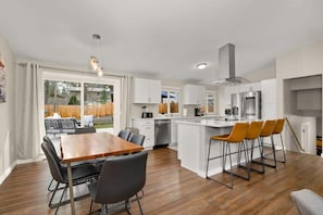 Dining Room & Kitchen