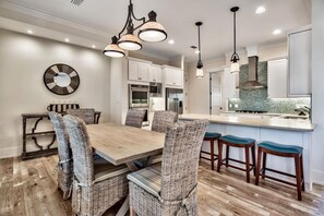 Kitchen seating for 4