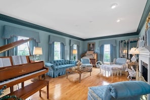 Grand living room
