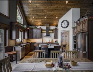 Kitchen / dining area