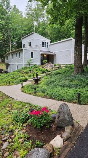 Acute House in the Woods