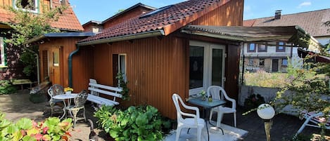 Ferienhaus Hoffmann für 2 Personen mit Terrasse und Sitzmöbel