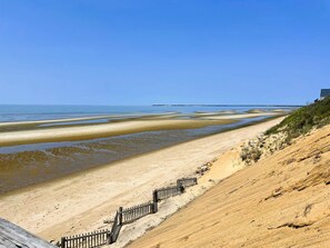 Steps to Thumpertown Beach