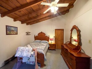 Primary Bedroom - Primary Bedroom with Queen bed