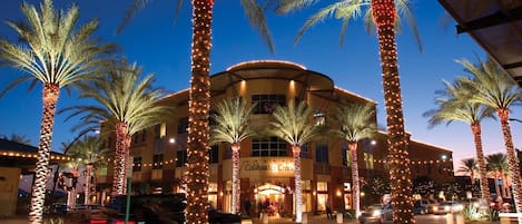 Oldtown Scottsdale shops and nightlife