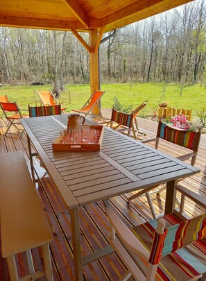 Outdoor dining