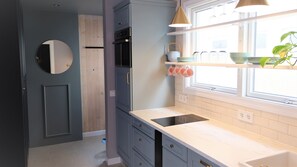 Kitchen / hallway