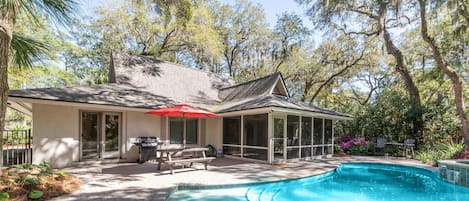 Relaxing Backyard Retreat