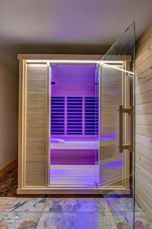 Sunlighten Amplify Infrared Sauna - Amplify comes equipped with chromotherapy lighting. Chromotherapy is thescience of using colors to adjust body vibrations to frequencies that result in health andharmony. 