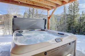 Relax in 6 Person Hot Tub