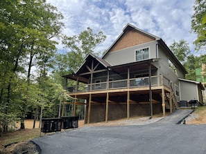 Private wooded surroundings