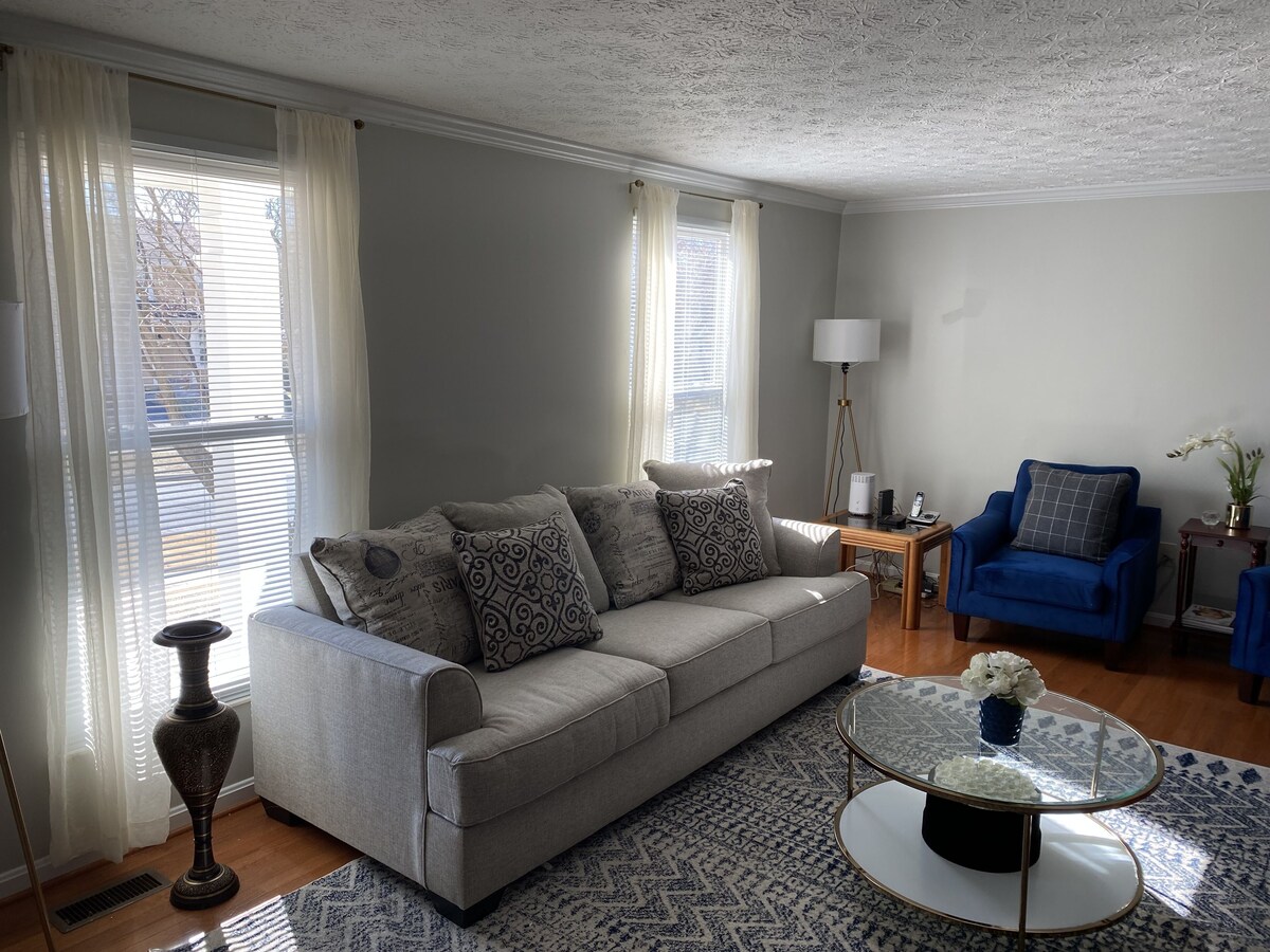 Upgraded, beautiful 4 BD Colonial in Silver Spring home
