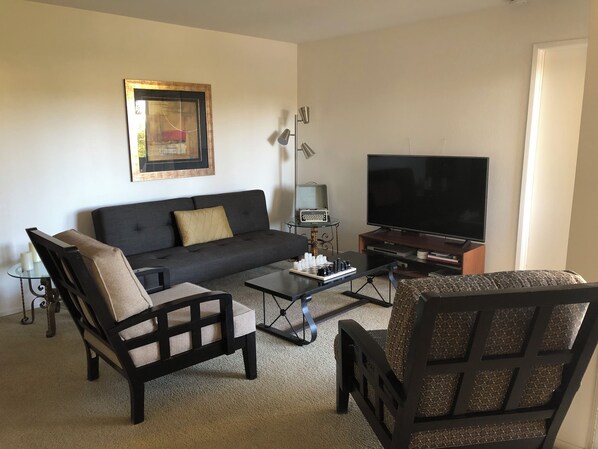 Spacious, bright living room