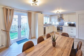 Redsky House, Whitby - Host & Stay