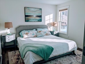 Upstairs king room - Memory foam mattress