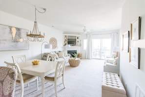 Lake & Linen: waterfront getaway with resort amenities