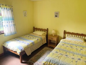 Twin bedroom | Oak Lodge - Wayside Lodges, Bromham