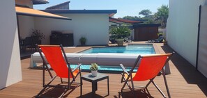 Terrasse de la villa avec piscine chauffée 