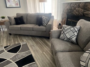 Living Room w/50 " SmartTV