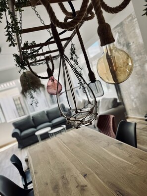 Gorgeous oak dining table for cozy breakfasts and dinners.