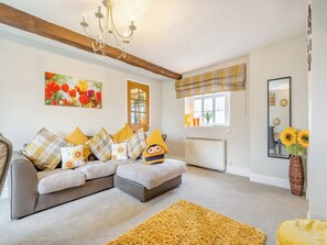 Living room/dining room | Yew Tree Cottage, Defynnog