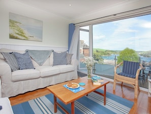 Living area | Devon Court 2, 