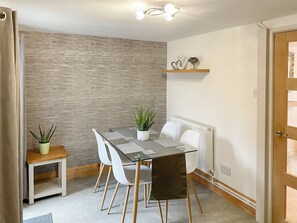 Dining Area | Driftwood Cottage, Gorleston-on-Sea