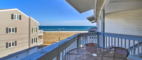 Old Orchard Beach Vacation Rental | 2BR | 1BA | Stairs Required | 860 Sq Ft