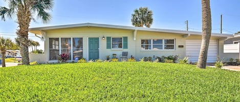 Ormond Beach Vacation Rental | 2BR | 1.5BA | 1,076 Sq Ft | 1 Step to Access