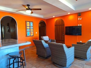 Curiel's living area w/ 3 bedroom doors, closed is to Jonathan's Lugar Master BR