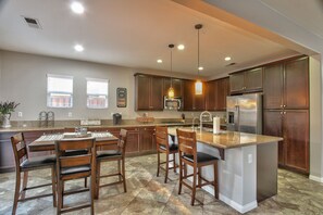 Kitchen & Breakfast Nook