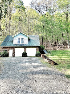 The space you'll stay in. Garage is not accessible to guests. 