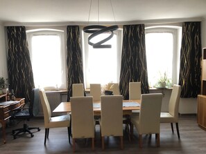 Ferienwohnung mit 3 Zimmern-Essbereich Wohnzimmer