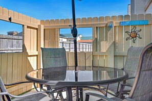Private Patio w/ Seating for 6 & Charcoal Grill