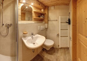Ferienwohnung Teisenberg für 2 Personen mit Balkon, 45 qm, n.k.-Bad