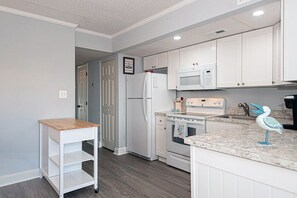 KITCHEN-AREA-SURFSIDE-80-WEST-101