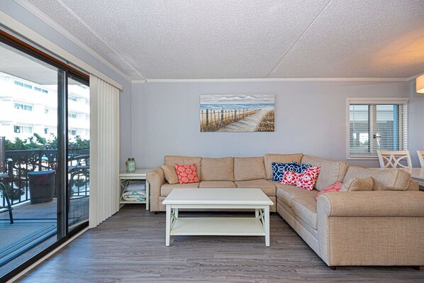 LIVING-AREA-SURFSIDE-80-WEST-101