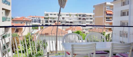 Un balcon avec vue degagée 