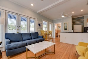 Living Area with Queen Sleeper
