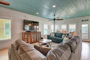 Living Area - Spacious and cozy living room perfect for relaxation