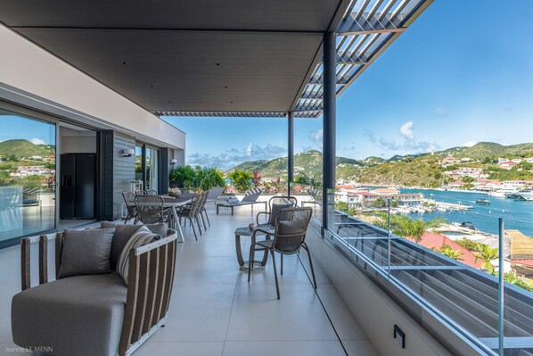 Outdoor Lounge