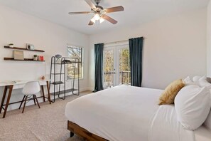 Bedroom 3 w/ Queen sized bed