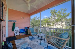 Comfortable screened porch to enjoy your morning coffee or evening cocktail