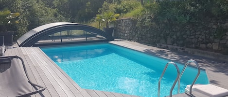 Piscine couverte extérieure