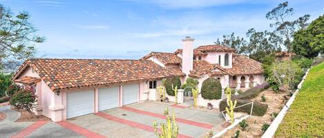 Vista Vacation Rental | 4BR | 3.5BA | 3,650 Sq Ft | 1-Step Entry