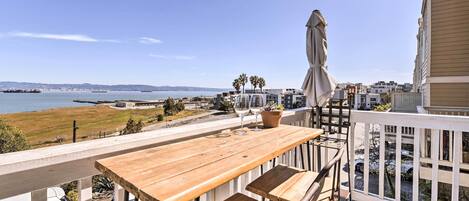 San Francisco Vacation Rental | 2BR | 1.5BA | Stairs Required for Access
