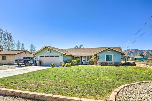 Tehachapi Vacation Rental | 2BR | 2BA | Step-Free Access | 1,599 Sq Ft